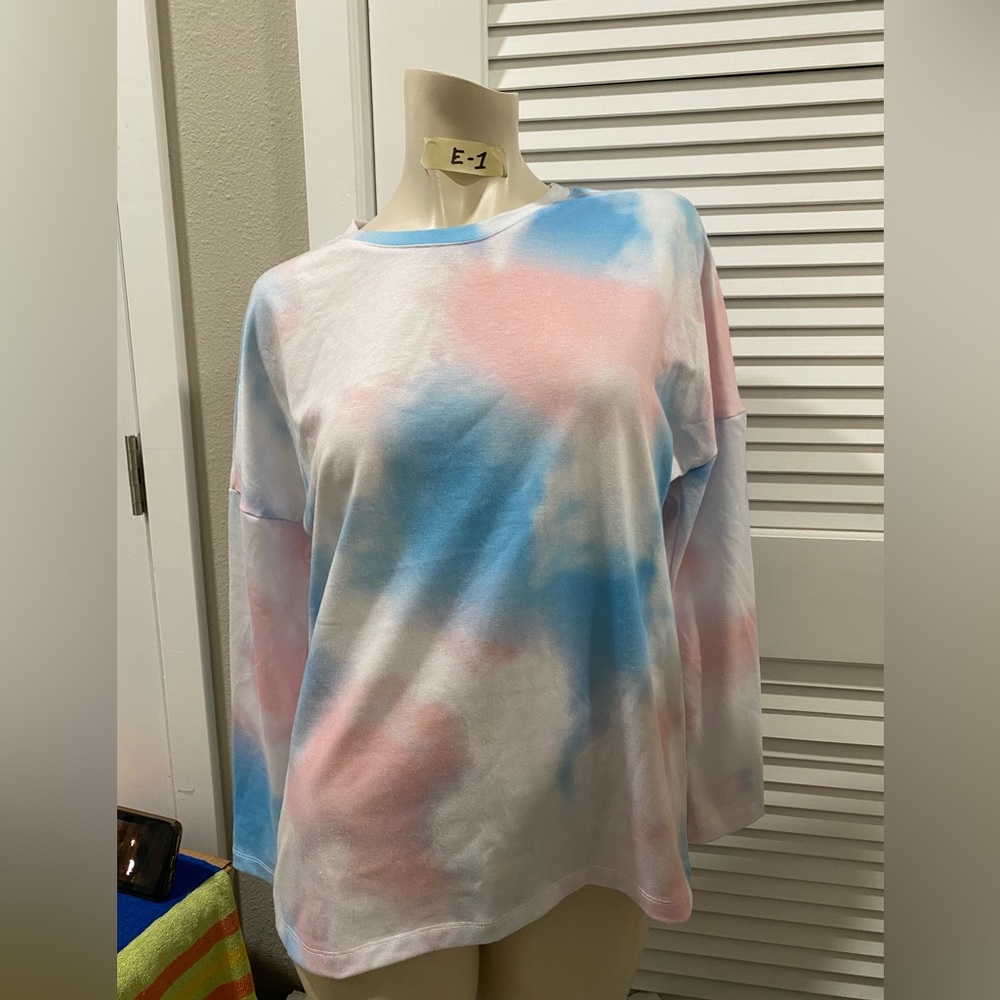 🔥🔥Size small woman’s shirt